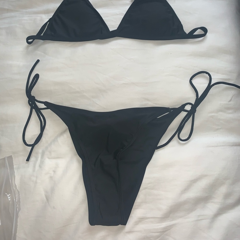 Black string bikini - Picture 4 of 4